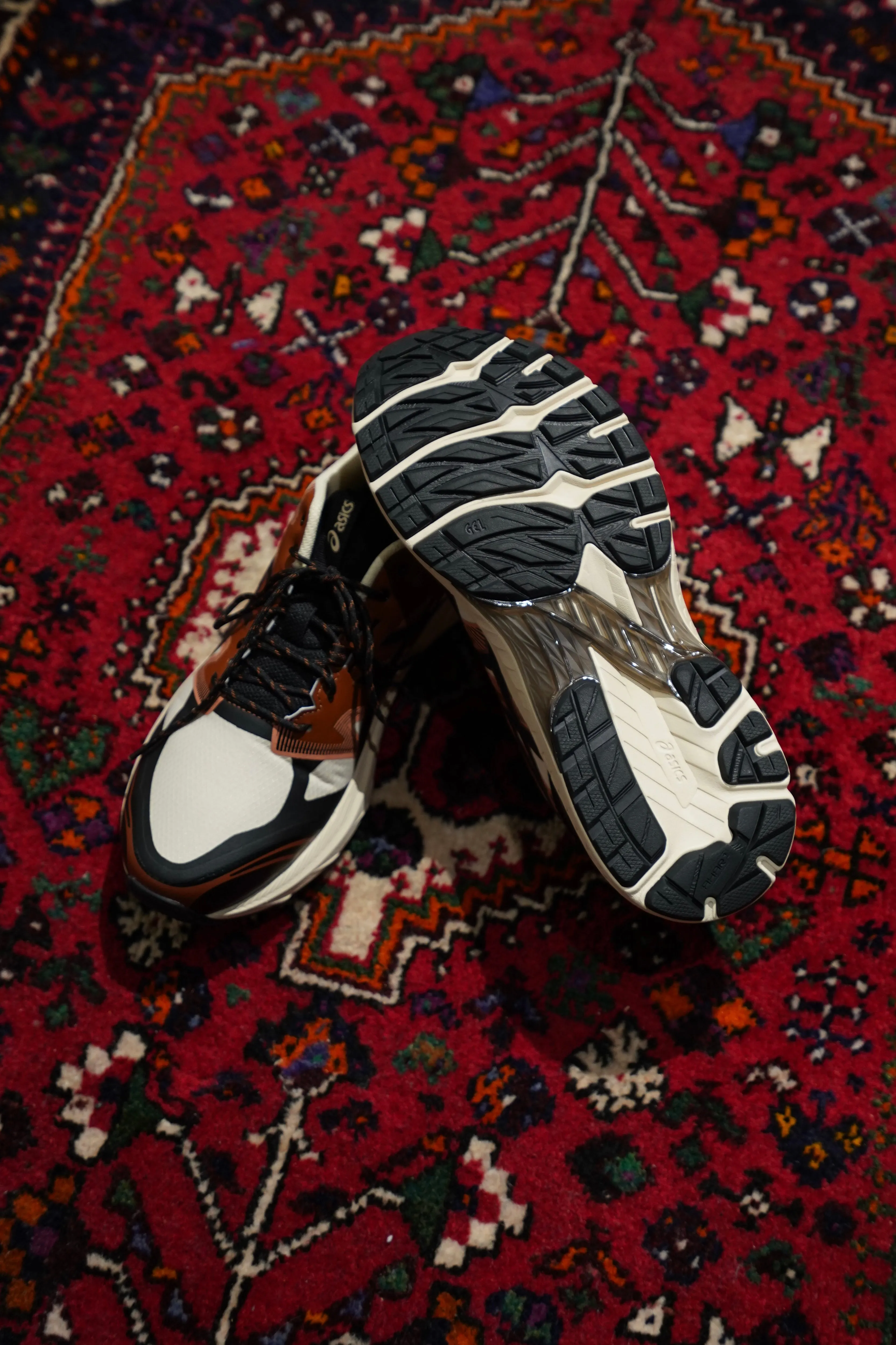asics GEL-TERRAIN (VANILLA/BLACK)