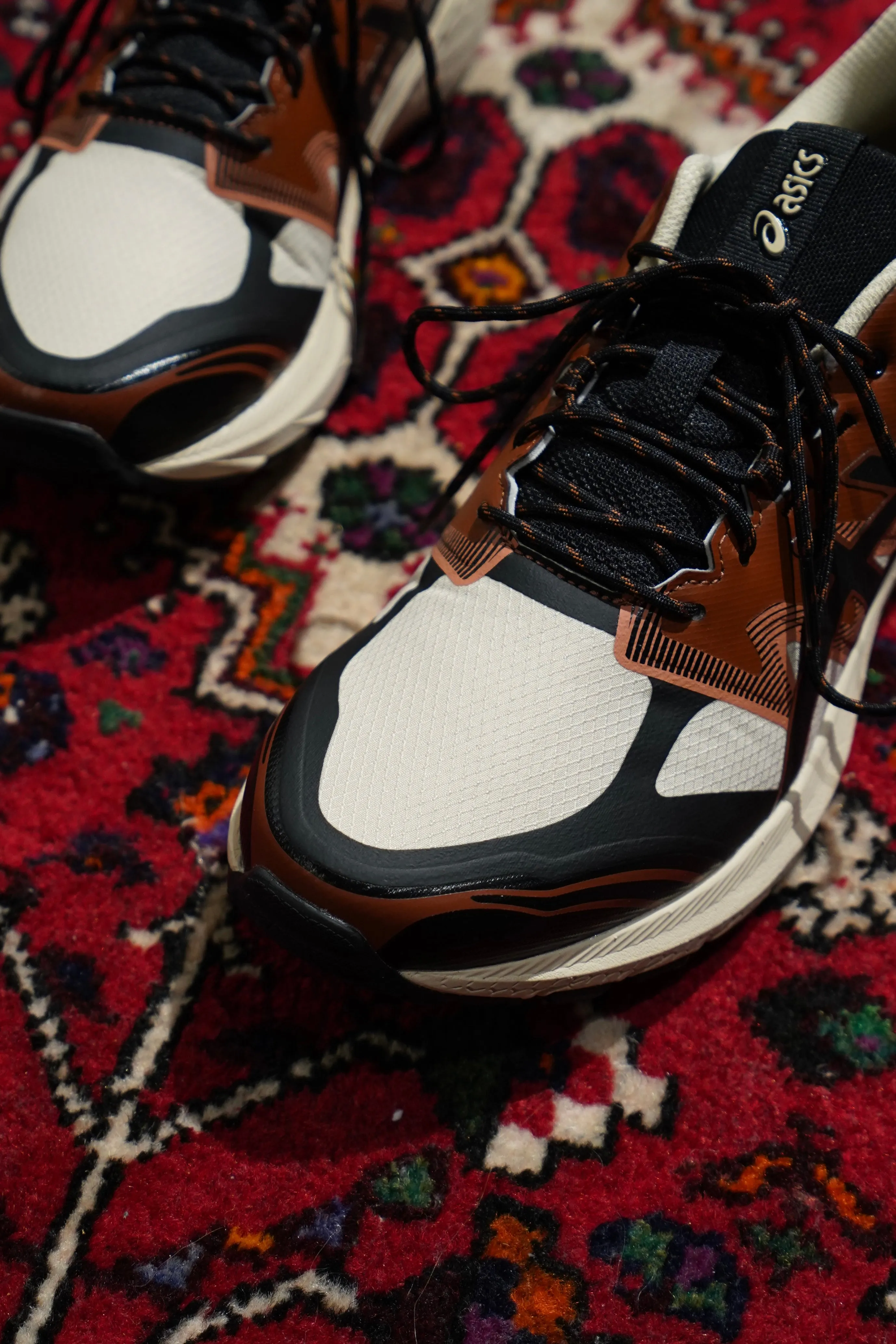 asics GEL-TERRAIN (VANILLA/BLACK)