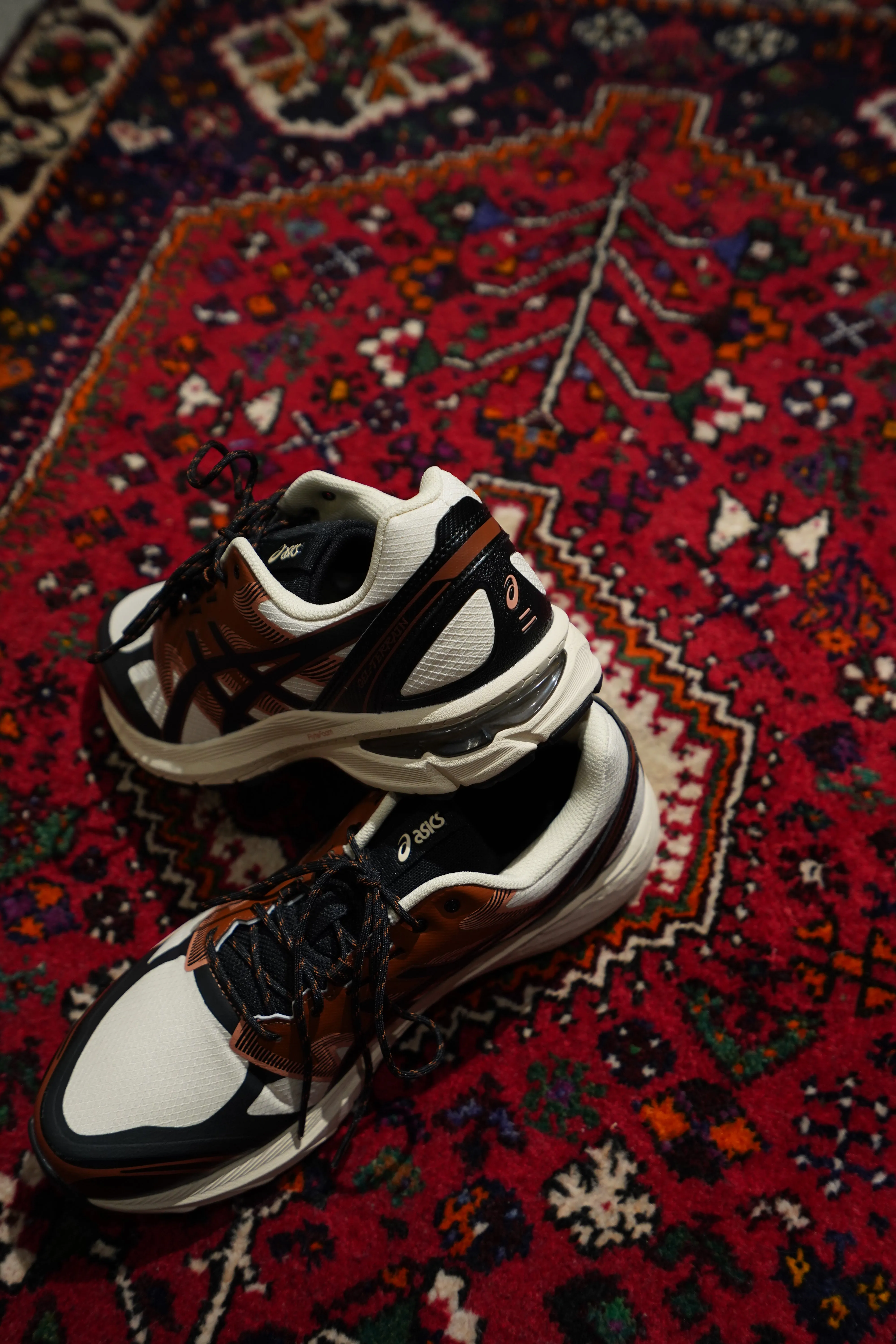 asics GEL-TERRAIN (VANILLA/BLACK)